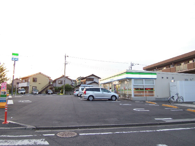 コンビ二：ﾌｧﾐﾘｰﾏｰﾄ 日野栄町店　56m