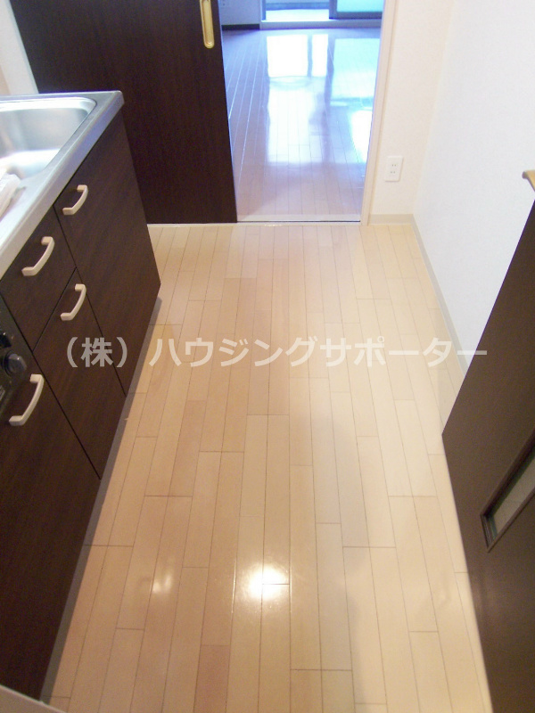 キッチン：キッチンの幅もゆとりがあり良いですね
