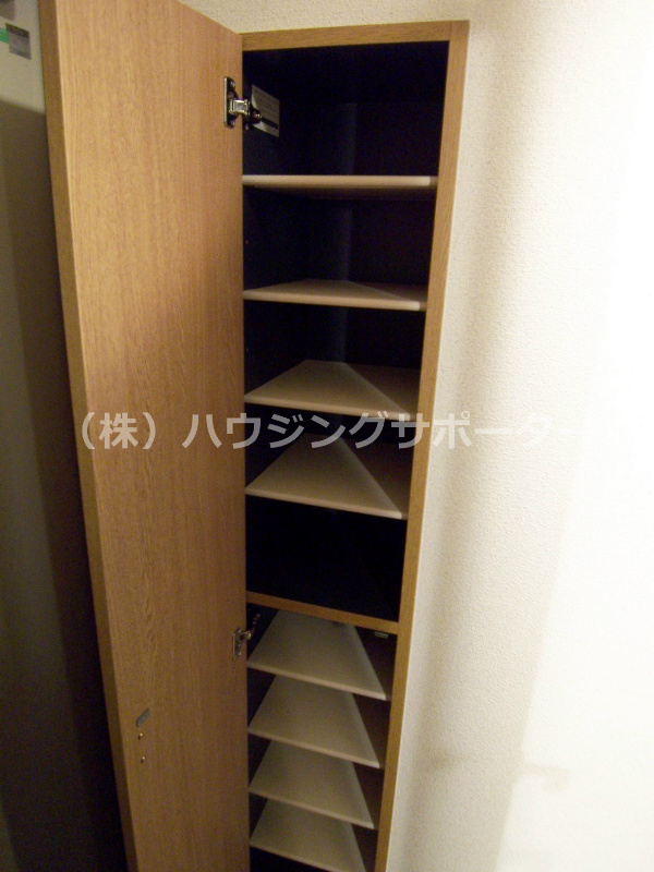 収納：トールタイプのシューズＢＯＸです