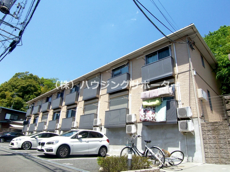 外観画像：１階部分でも少し高くなっています