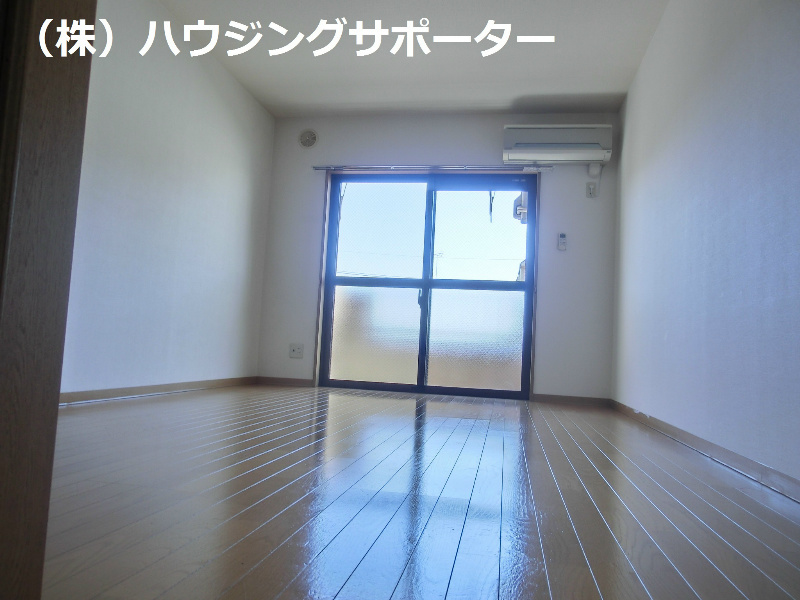 リビング：居室スペースです！※他室参考写真