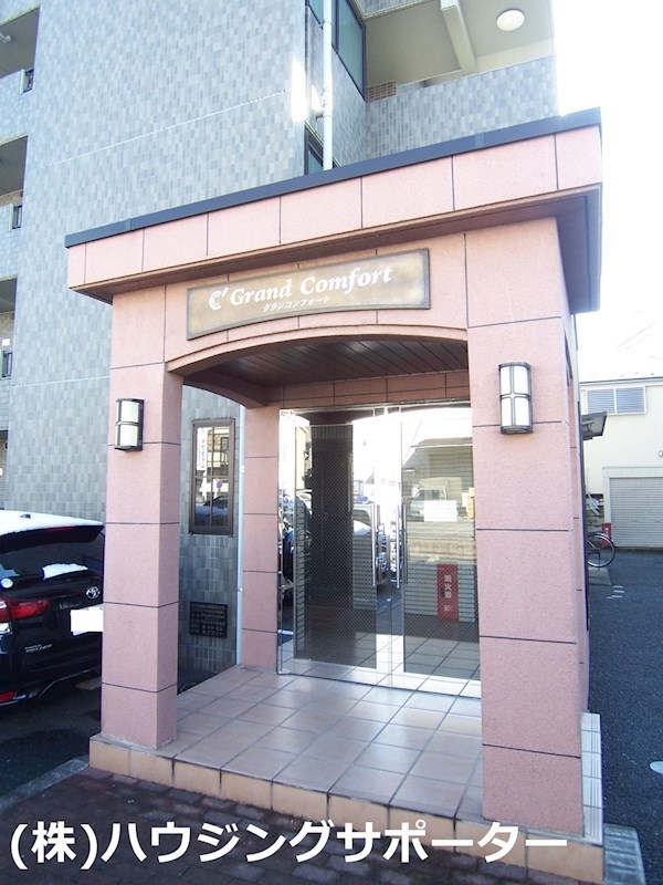 外観画像：北西側がエントランスです