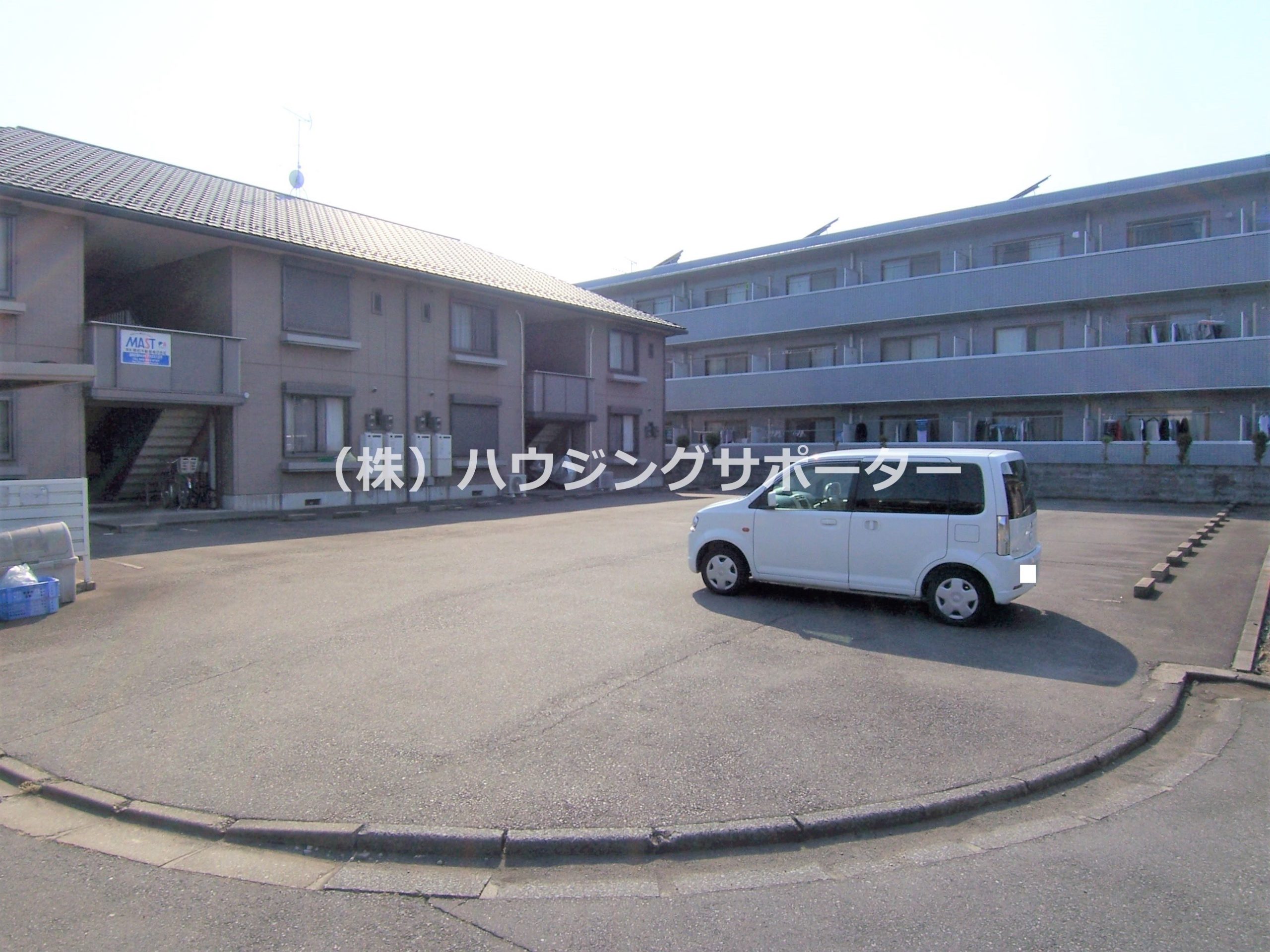 外観画像：北側に駐車場です