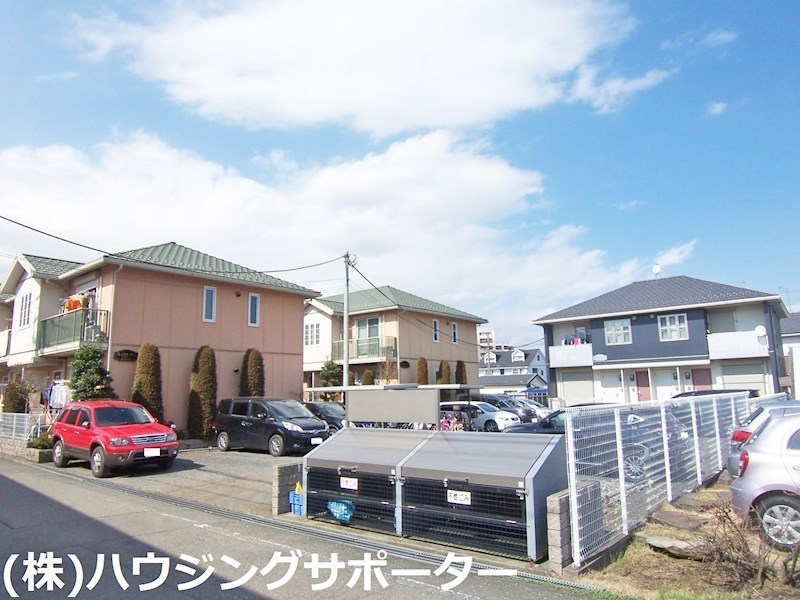外観画像：一番右奥がアラモアナハウスです