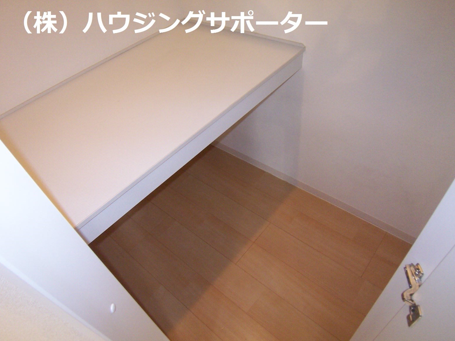 収納：ウォークインクローゼットの床の部分です