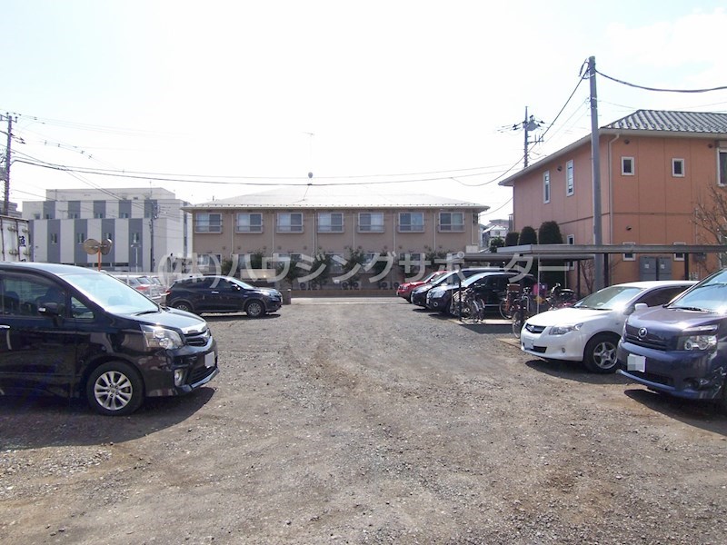外観画像：駐車場の空きは要確認です