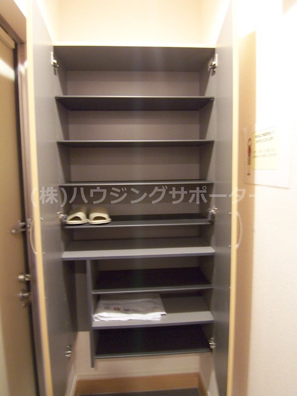 収納：トールタイプのシューズボックスです