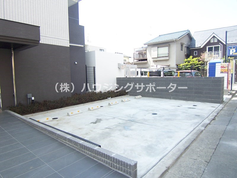 外観画像：駐車場は非常に少ないです