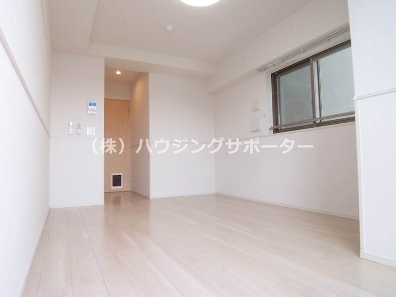 ベッドルーム：１フロア２世帯の為、全室角部屋です！