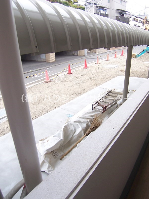 外観画像：駐輪スペース屋根付き※工事中の写真です