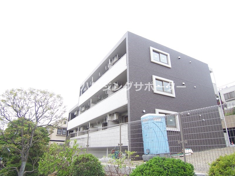 外観画像：1階でも前面が低いため気になりにくいです