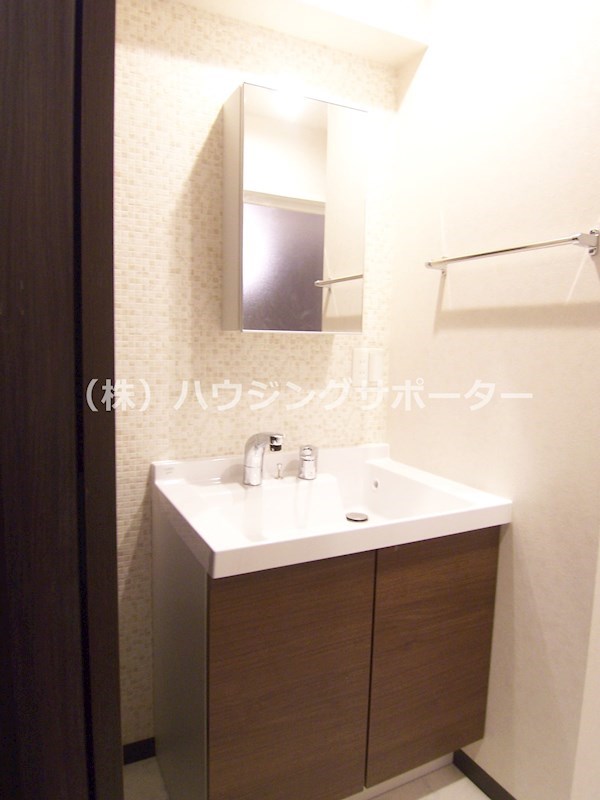 洗面所：洗髪洗面化粧台です