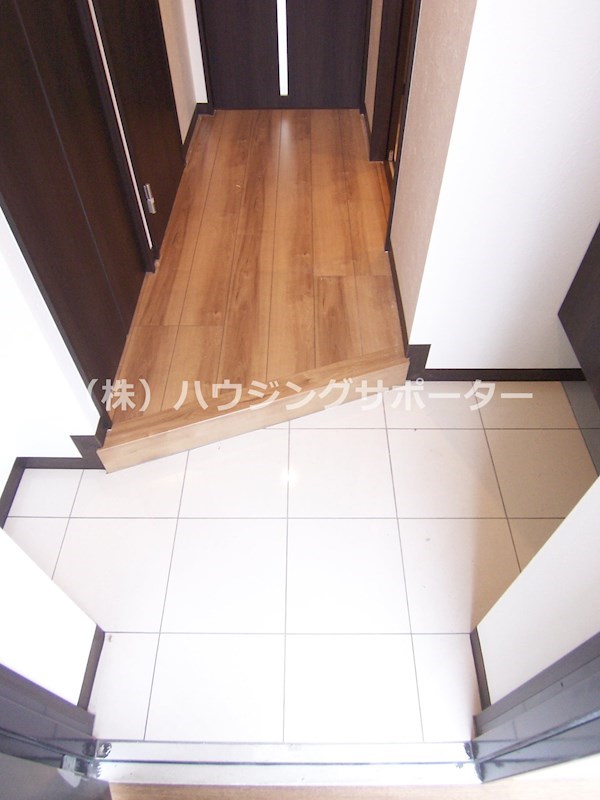 玄関：玄関と廊下