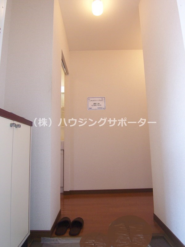玄関：室内写真は201号室になります
