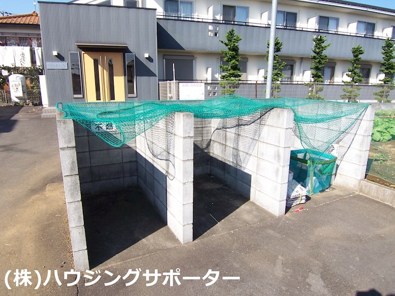 外観画像：敷地内ゴミ捨て場