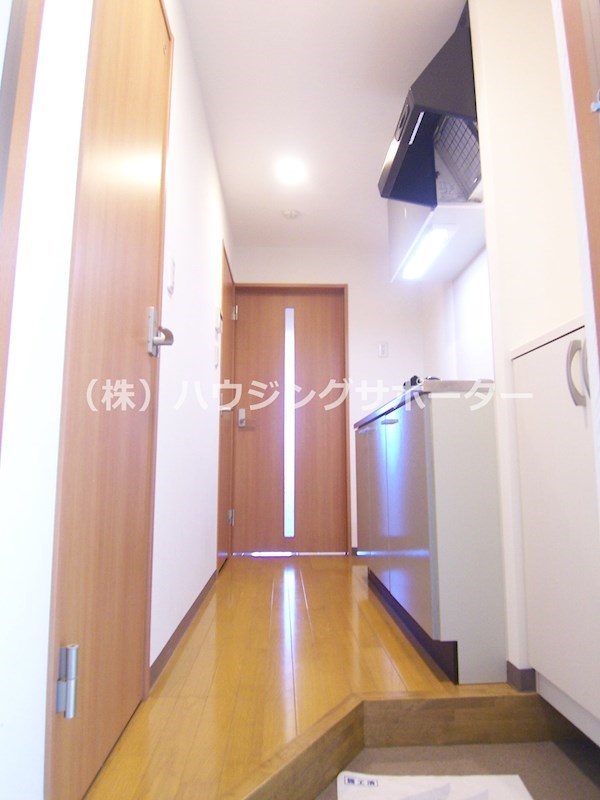 玄関：※室内写真は109号室です