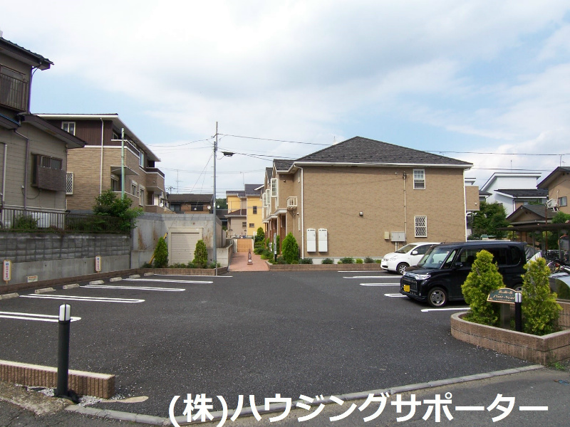 外観画像：駐車場も広いです！
