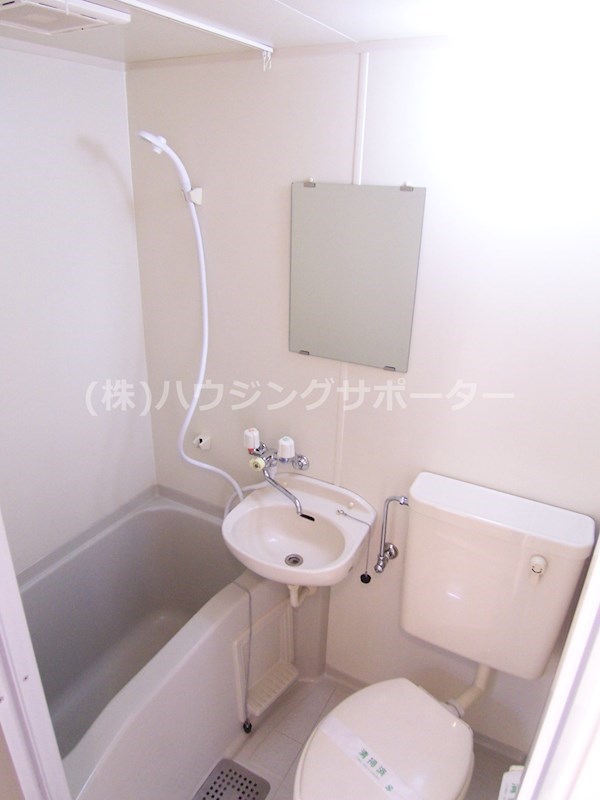 風呂画像：バストイレ同室です