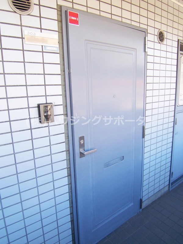玄関：玄関外から