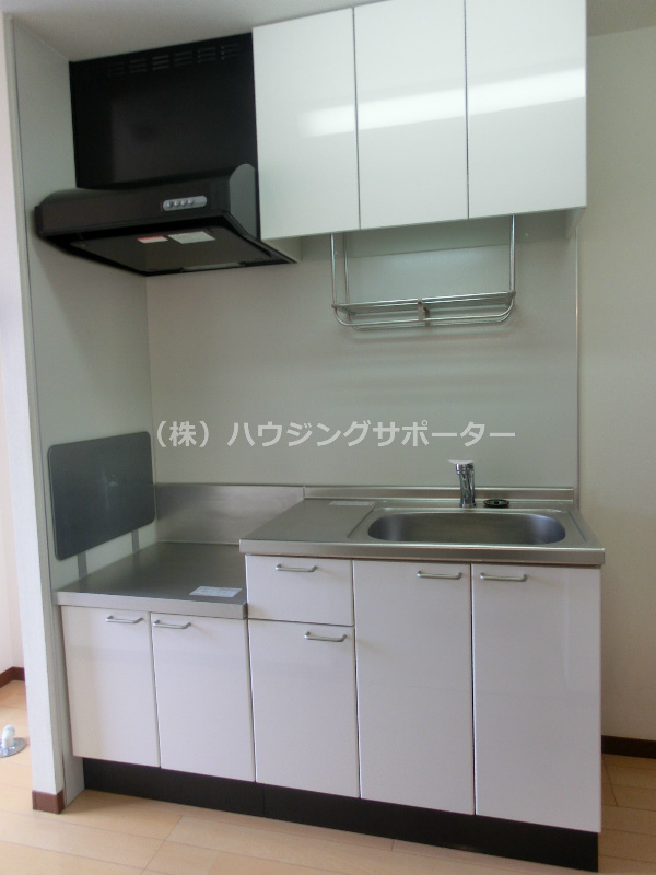 キッチン：キッチンはガスコンロを設置していただくタイプです
