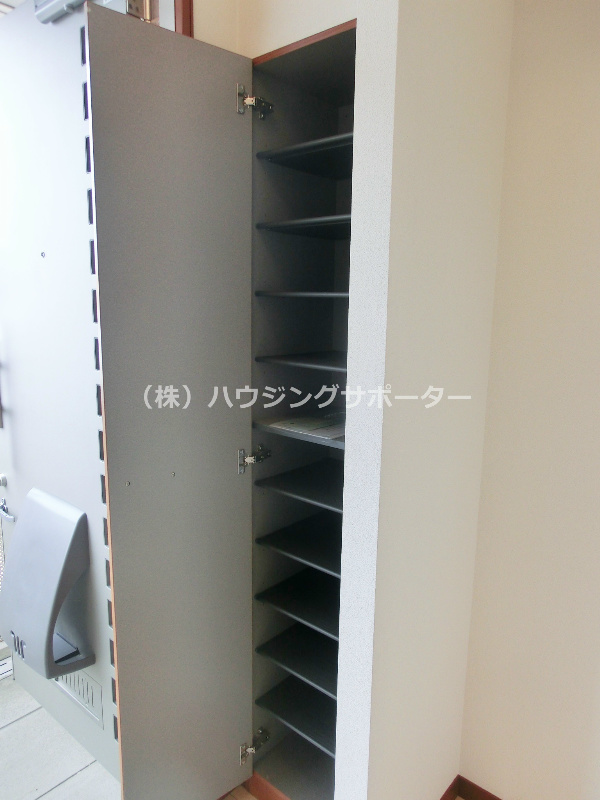 収納：トールタイプのシューズボックスです