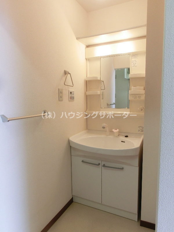 洗面所：独立洗面化粧台も大きくて使いやすそうです