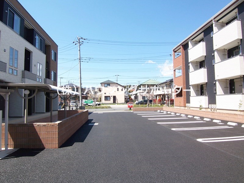 外観画像：ⅠとⅡの間にも駐車場あります