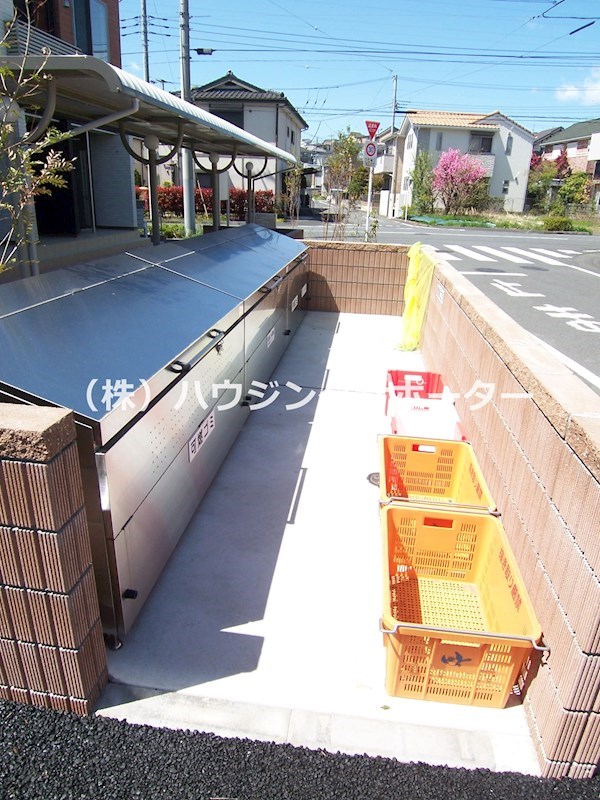 外観画像：敷地内ゴミ捨て場はⅡの北側です