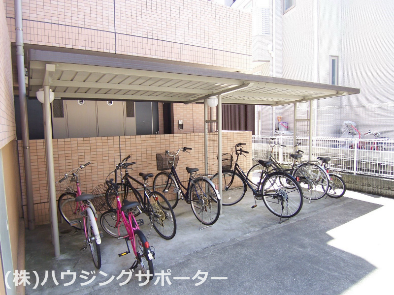 外観画像：駐輪場奥にもあります