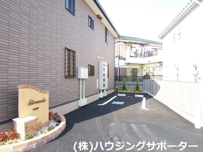 外観画像：駐車場は敷地内３か所です
