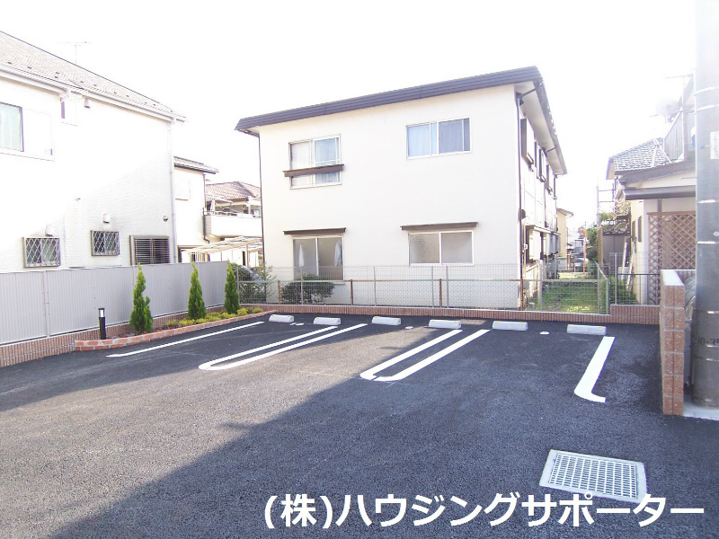 外観画像：駐車場は敷地内３か所です