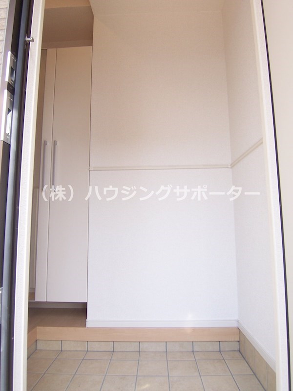 玄関：※室内写真は当104号室の写真です