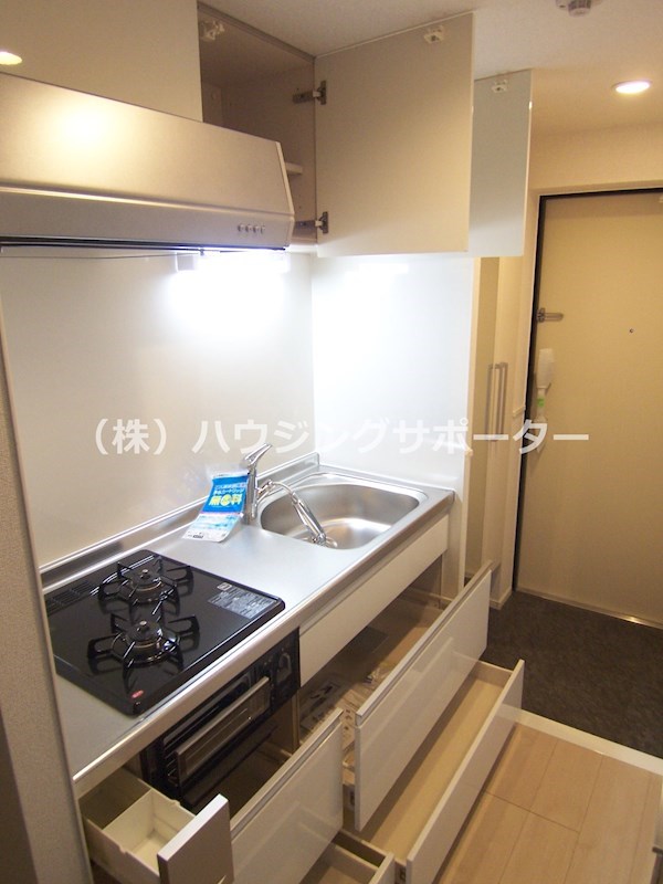 キッチン：キッチンの収納も1Ｋにしてはある方かと思います