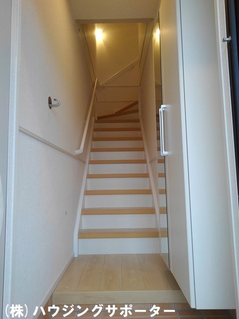 玄関：２０２号室のお部屋です。