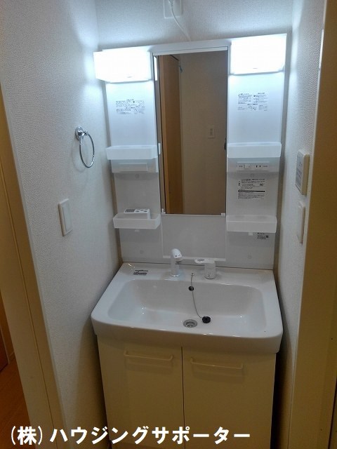 洗面所：洗髪洗面化粧台です。
