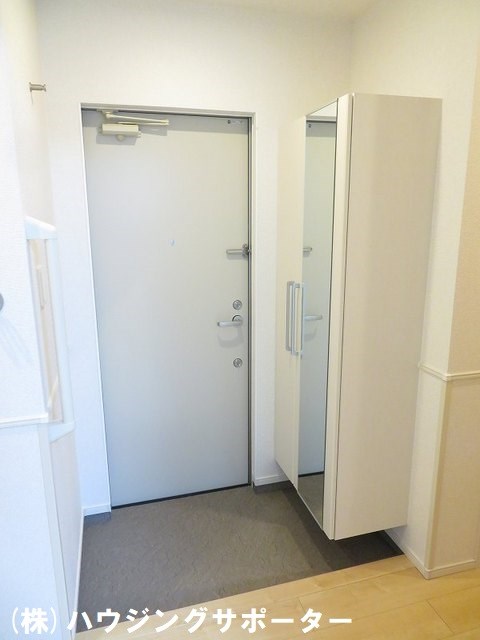 玄関：201号室のお部屋です。
