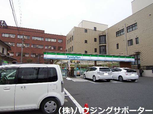 コンビ二：ﾌｧﾐﾘｰﾏｰﾄ 秀栄館町店　768m