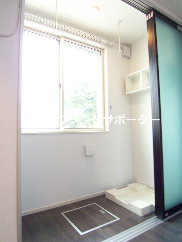 ベランダ：洗濯機置き場はサンルームにあります！