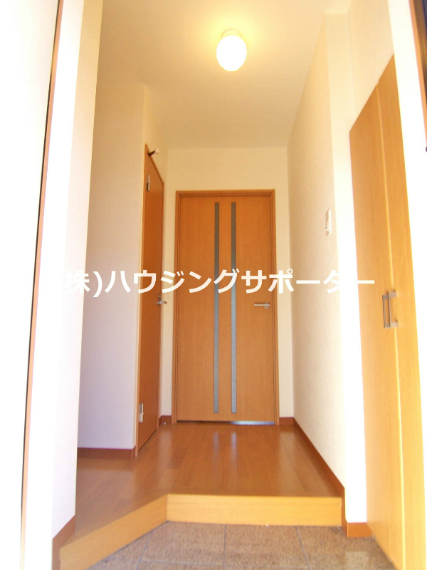 玄関：玄関ホールもしっかりあり良いですね