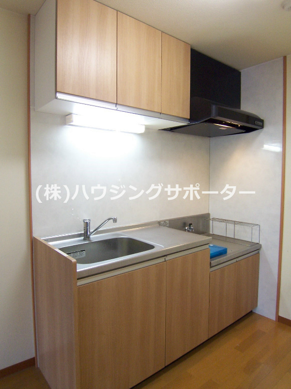キッチン：シンプルですが大きさは十分ではないでしょうか