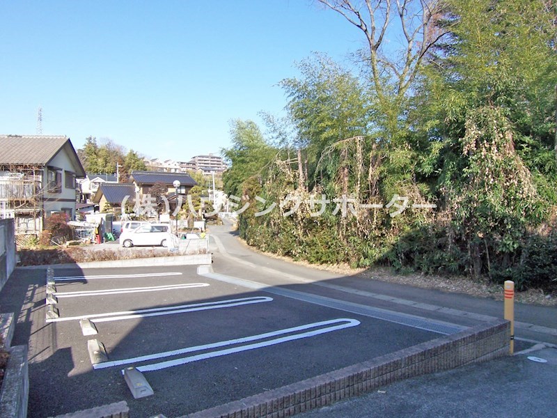 外観画像：前面です。建物側から撮影です