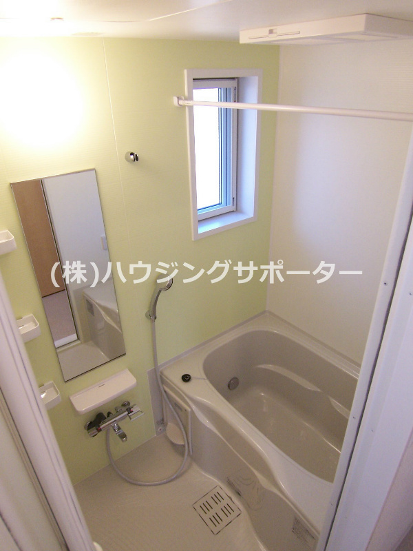風呂画像：追い焚き給湯+浴室乾燥+小窓です！