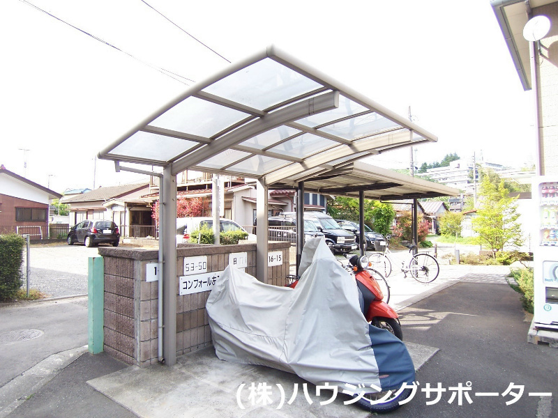 外観画像：駐輪スペース屋根付きです