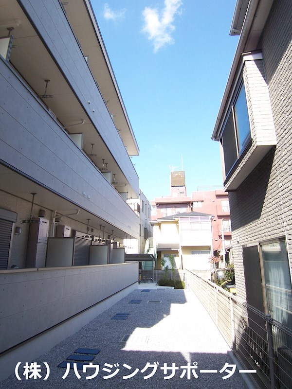 外観画像：東向きなので日当たりは午前中