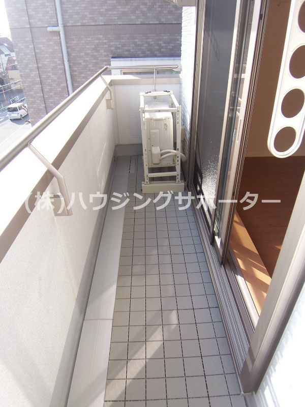 ベランダ：写真は３階のバルコニですが１階２階も日当たり良いです