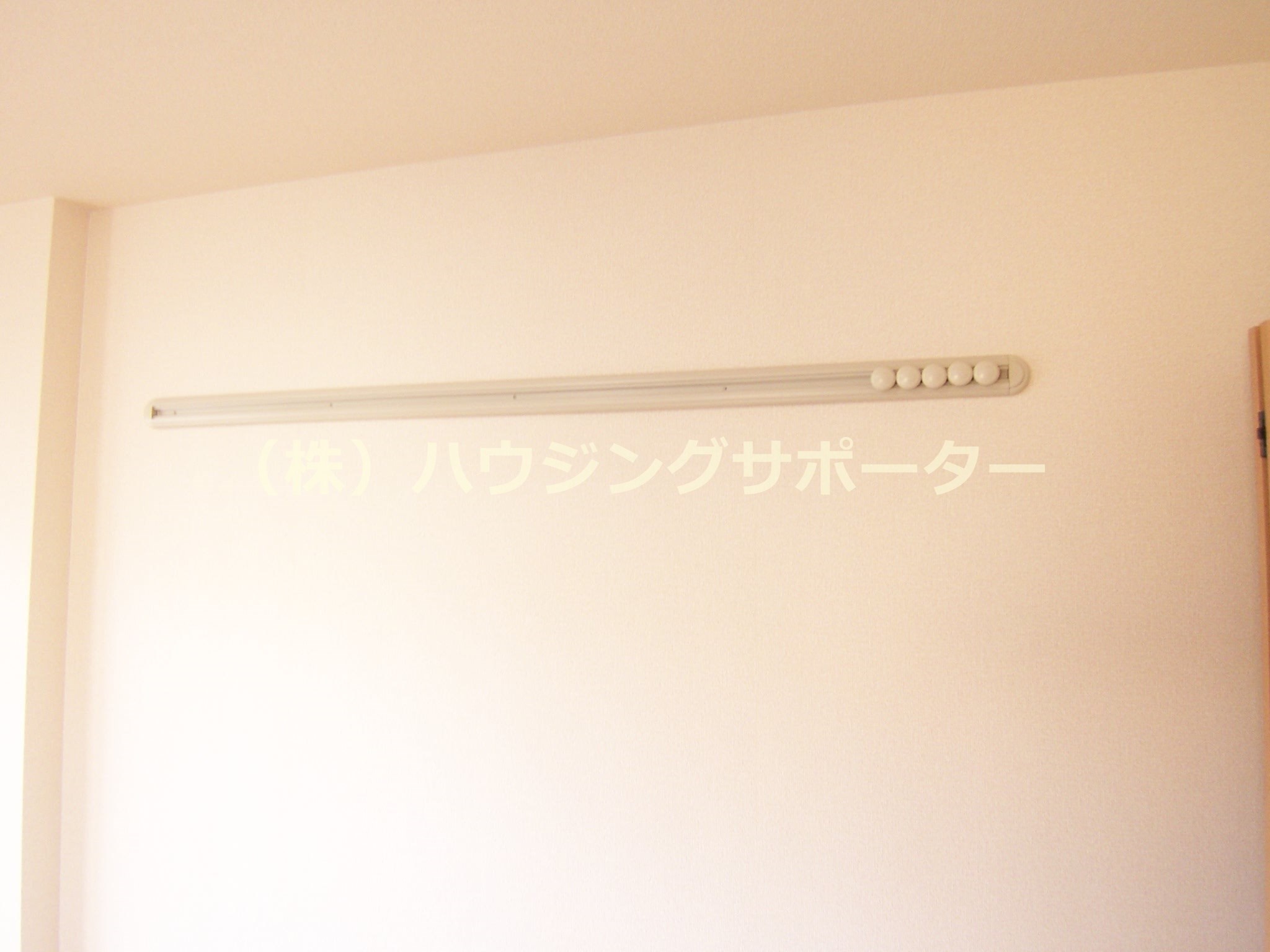 その他設備：帽子やハンガー、軽いちょっとしたものかけるときに使用します