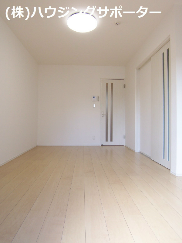 ベッドルーム：明るい色合いのお部屋です！