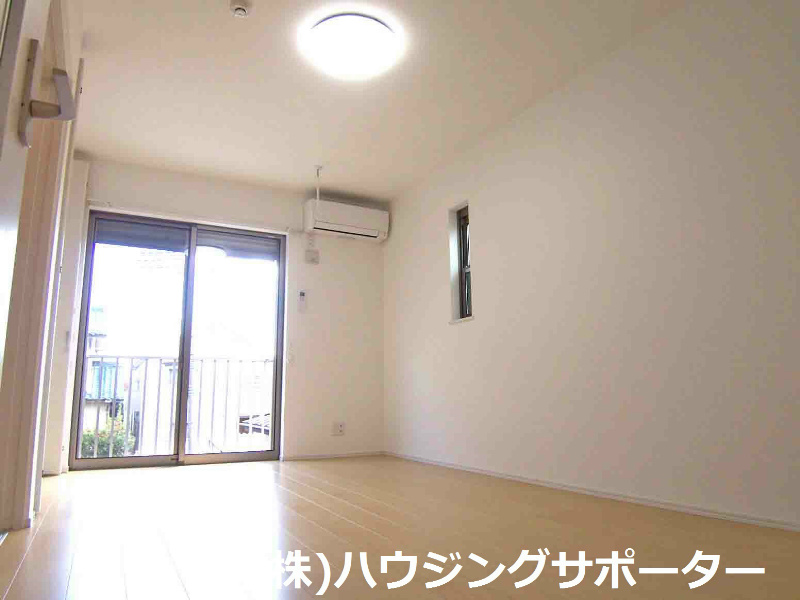 リビング：角部屋のみ側面に窓あります！