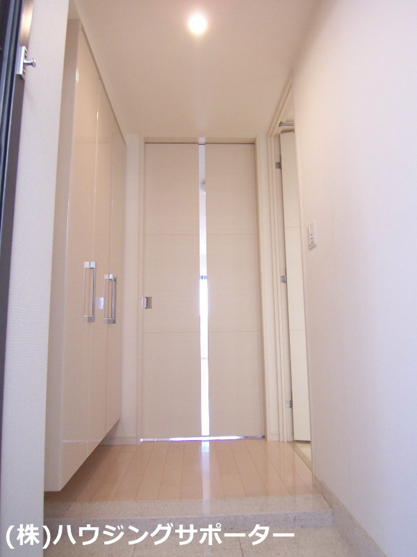 玄関：※1号室の室内写真は代表して901号室の室内写真です