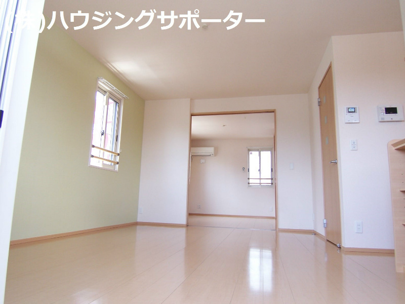 その他：奥の扉解放して洋室とつなげた写真です